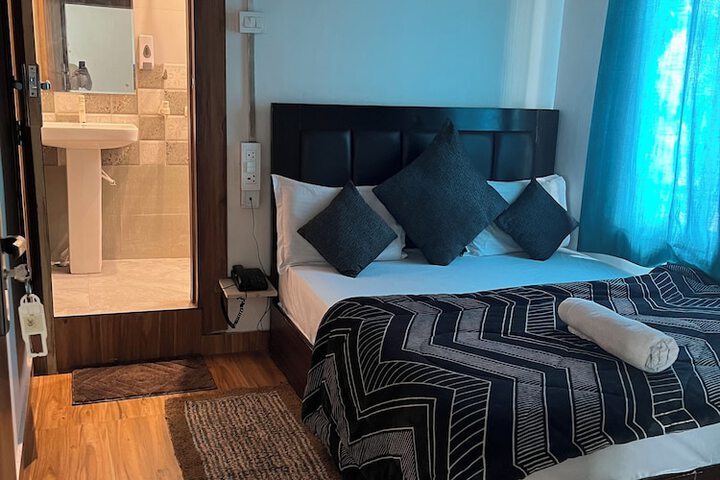 Room 26 of 37