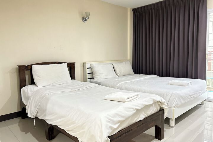 Room 7 of 18
