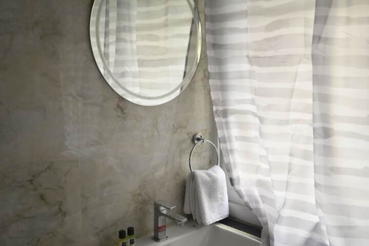 Room 8 of 8