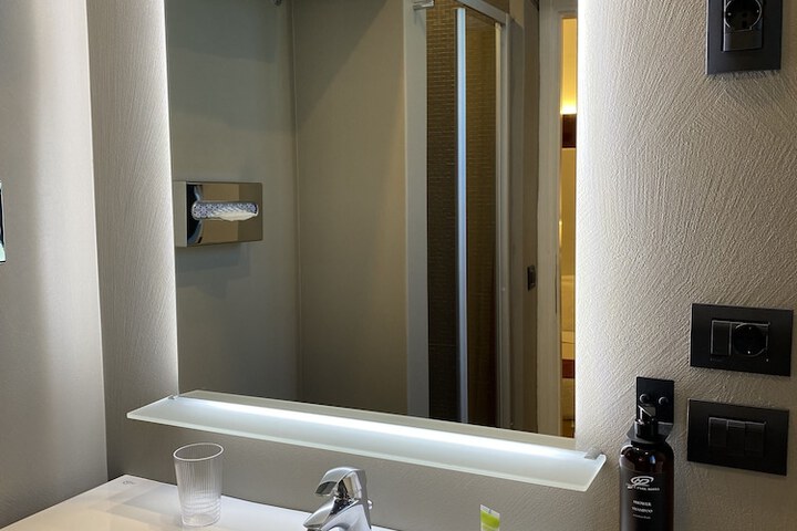 Room amenity