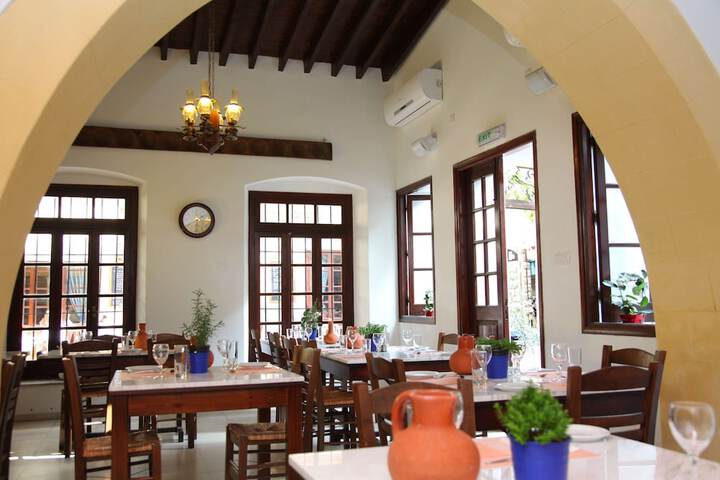 Dining 42 of 75