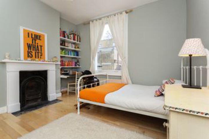 Room 6 of 13
