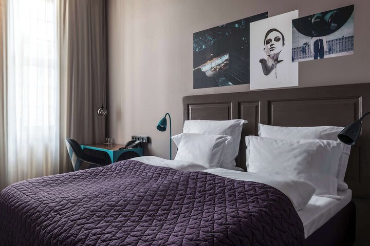 Room 6 of 94