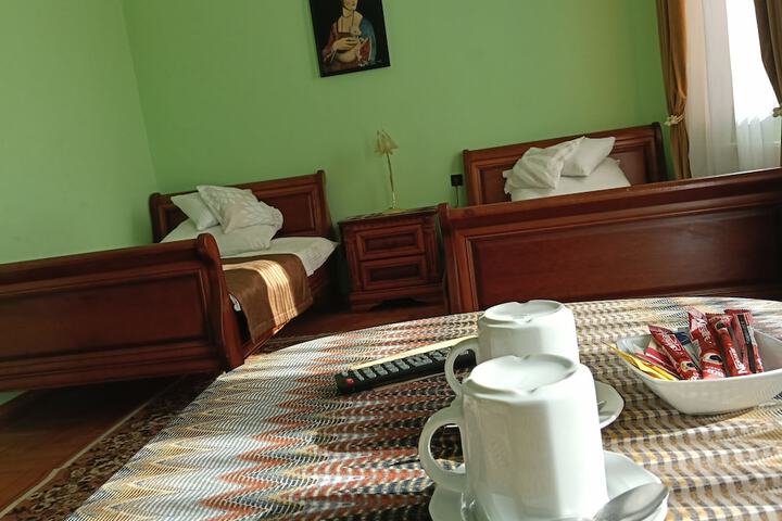 Room 17 of 77