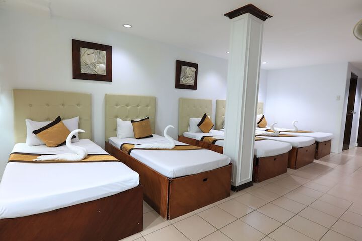 Room 9 of 49
