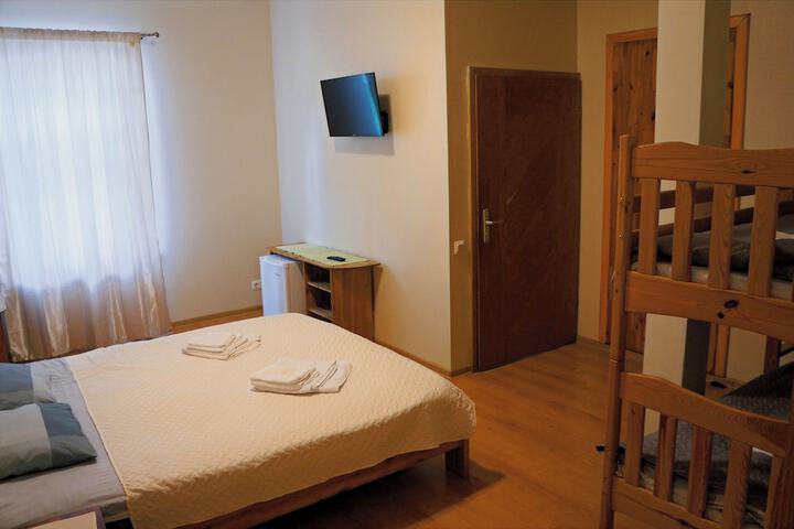 Room 6 of 30