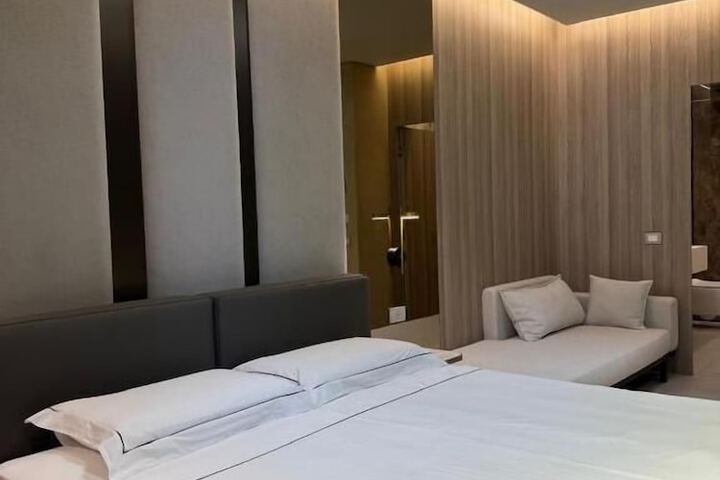 Room 95 of 201
