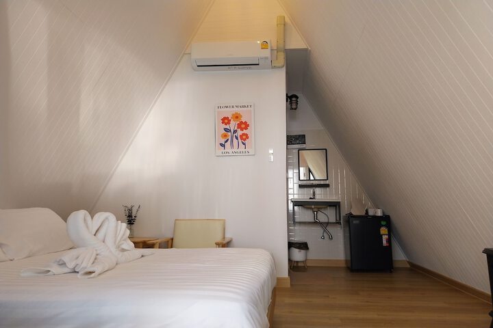 Room 25 of 47