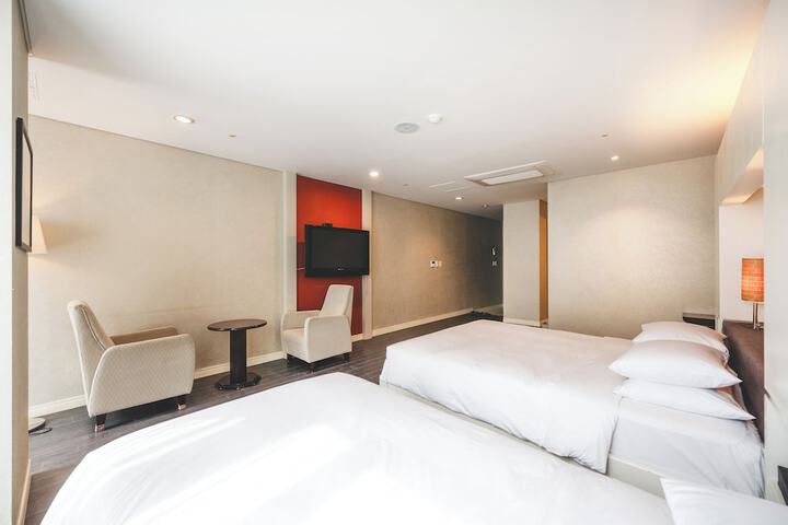Room 72 of 151