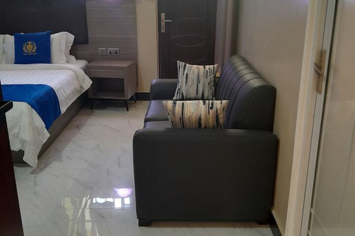 Room 4 of 52