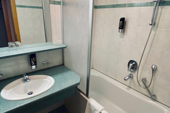 Room 27 of 55