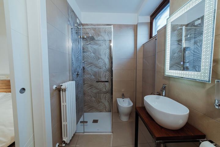 Room 15 of 30
