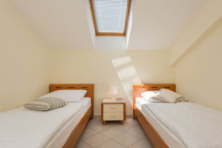 Room 8 of 43