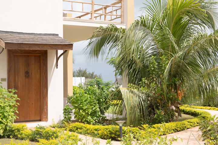 Hotel Exterior 72 of 73