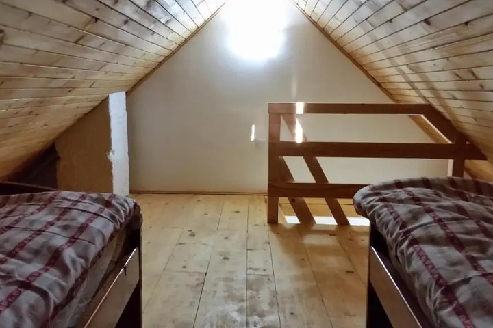 Room 8 of 13