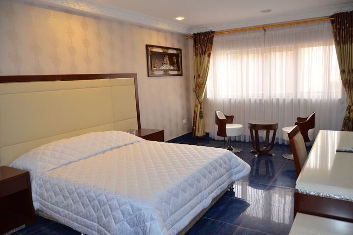Room 15 of 28