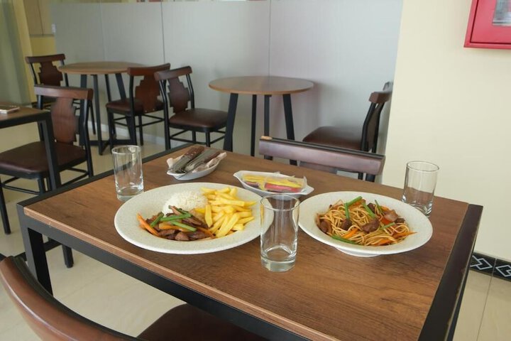 Dining 8 of 9