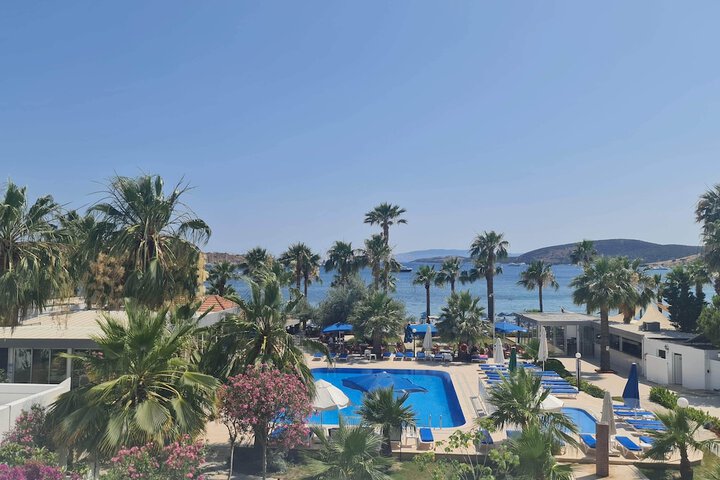 Hotel Pool