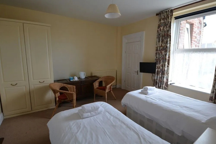 Room 12 of 20
