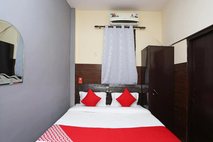 Room 4 of 13