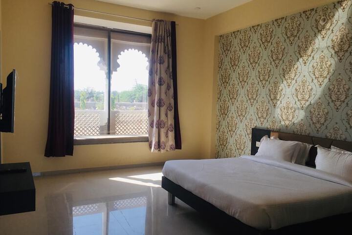 Room 30 of 77