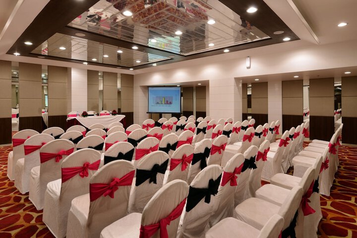 Ballroom/Hall 22 of 28