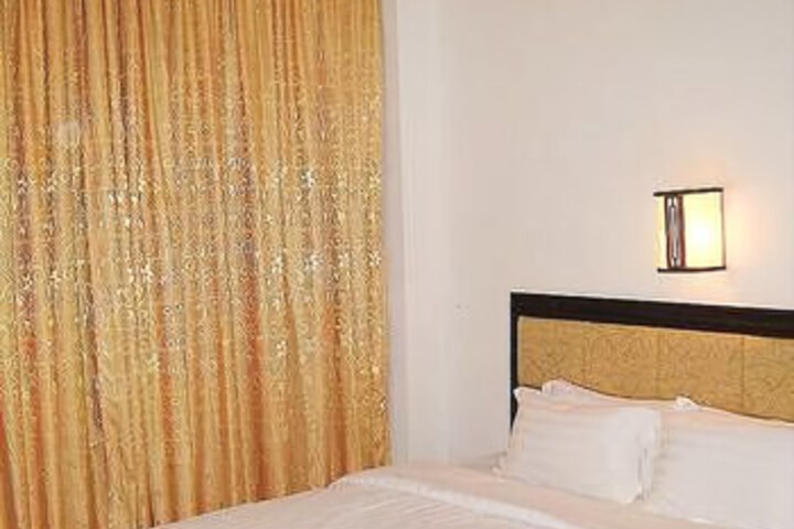 Room 7 of 8
