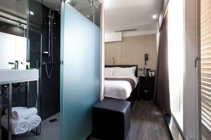 Room 17 of 36