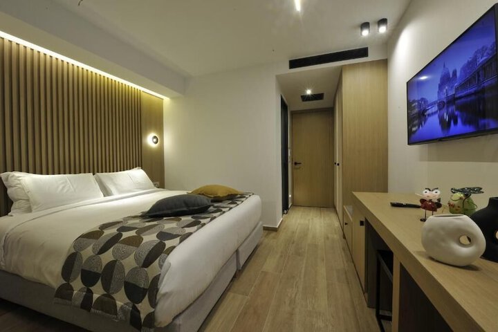 Room 16 of 50