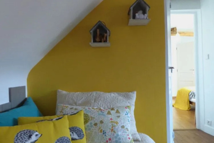 Room 5 of 18