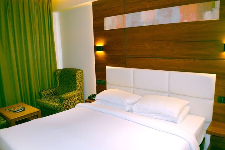 Room 10 of 27