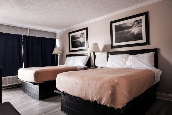 Premium 2 Double Beds (1 of 9)