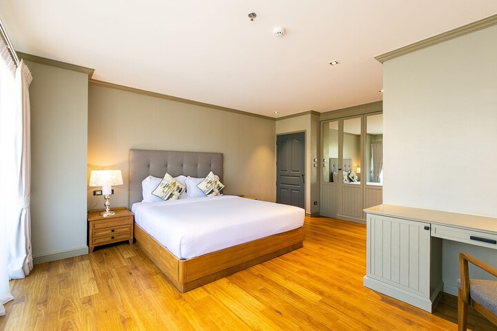 Room 7 of 28