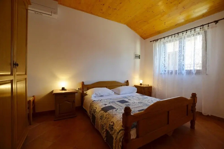 Room 3 of 15