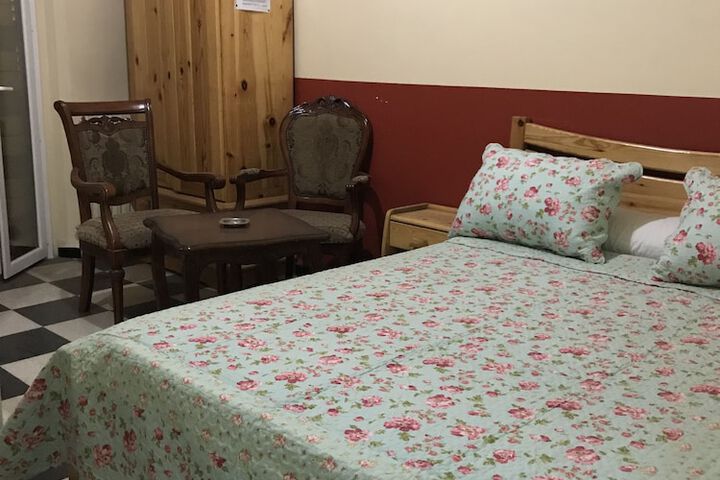 Room 8 of 19