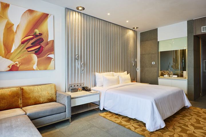 Room 6 of 45