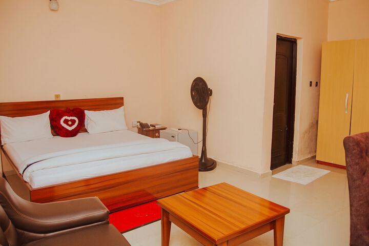 Room 9 of 27