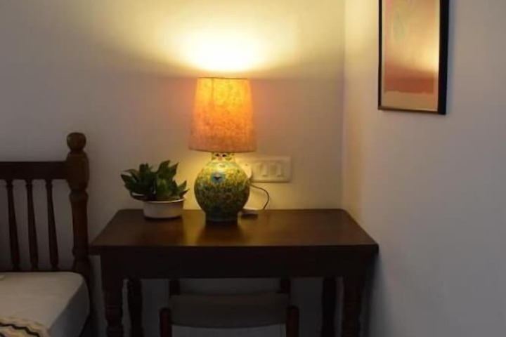 Room 13 of 27