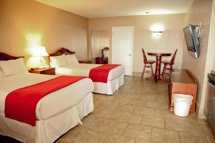 Junior Studio Suite 1 King Bed Lake View (1 of 4)