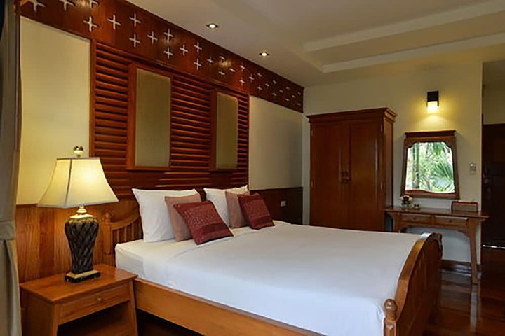Room 6 of 38