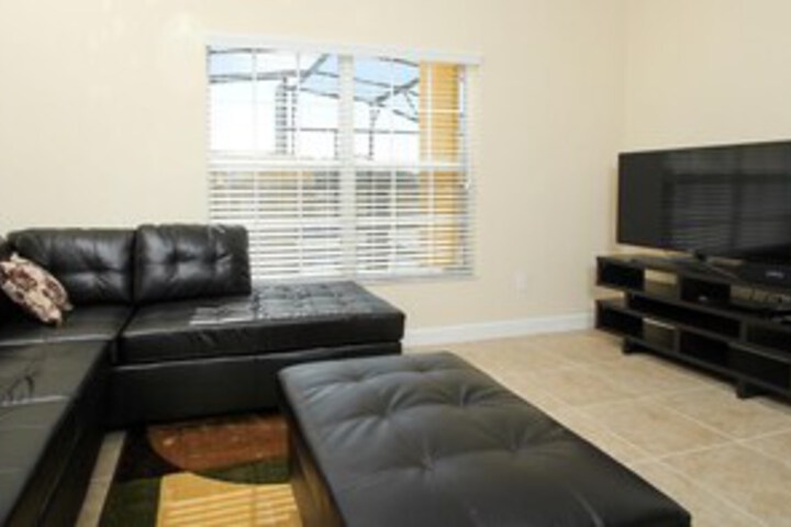 Room 9 of 32