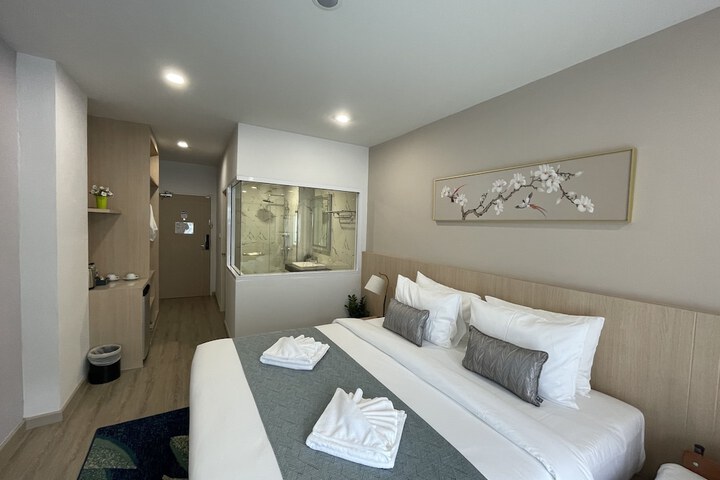 Room 4 of 27