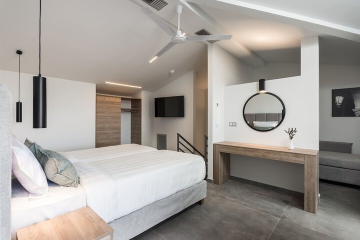 Room 44 of 266