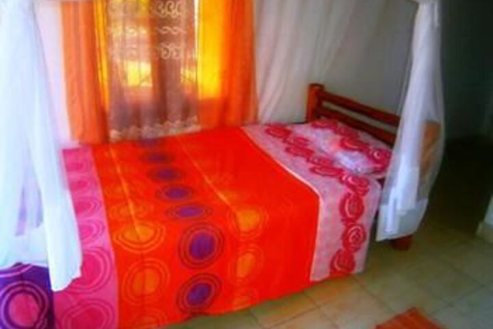 Room 6 of 10