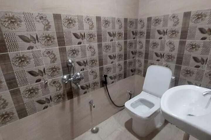 Room 6 of 11