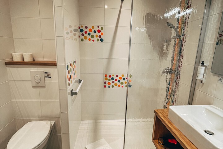 Room 34 of 75