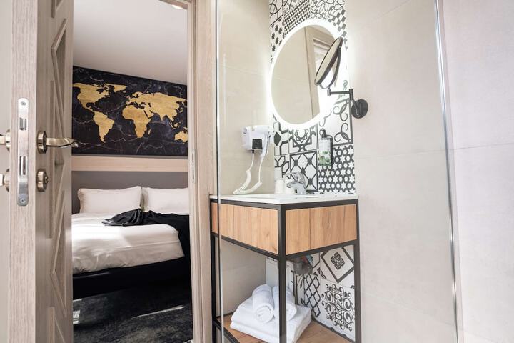 Room 35 of 62