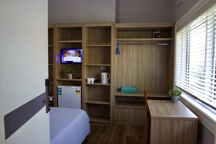 Room 13 of 28