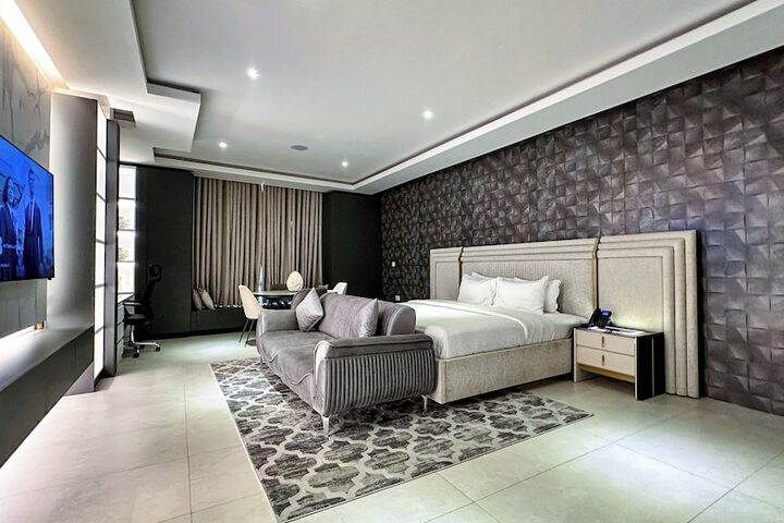 Room 33 of 121