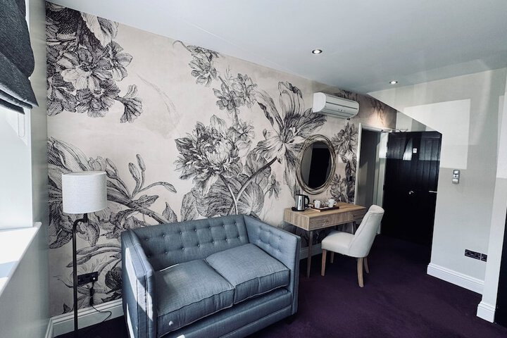 Room 33 of 85